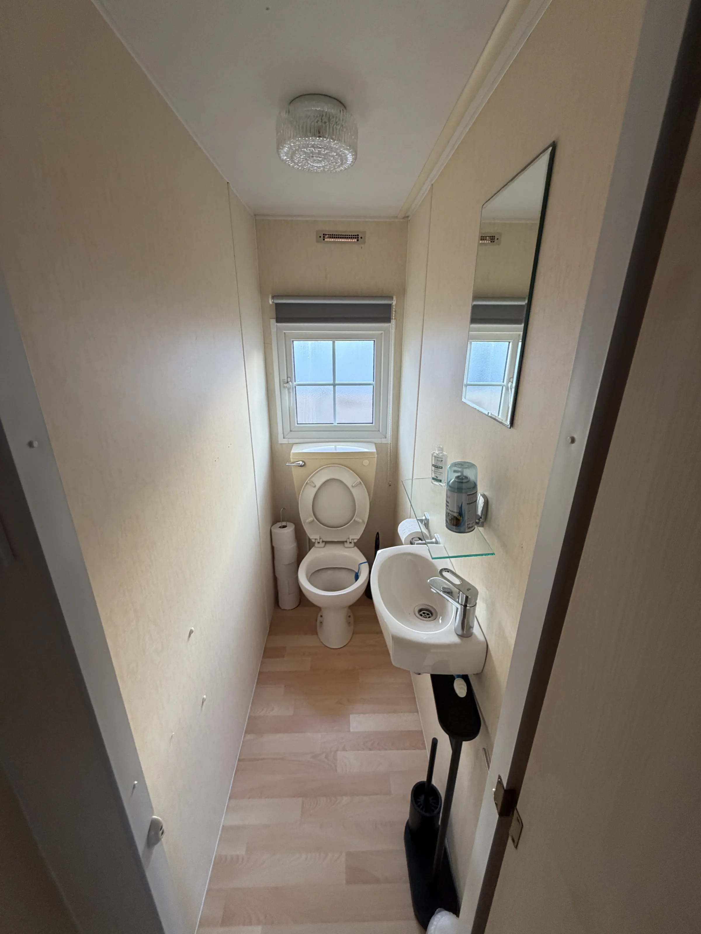 Rodeo Caravan - Instapklare en goed onderhouden sta-caravan 2 slaapkamers