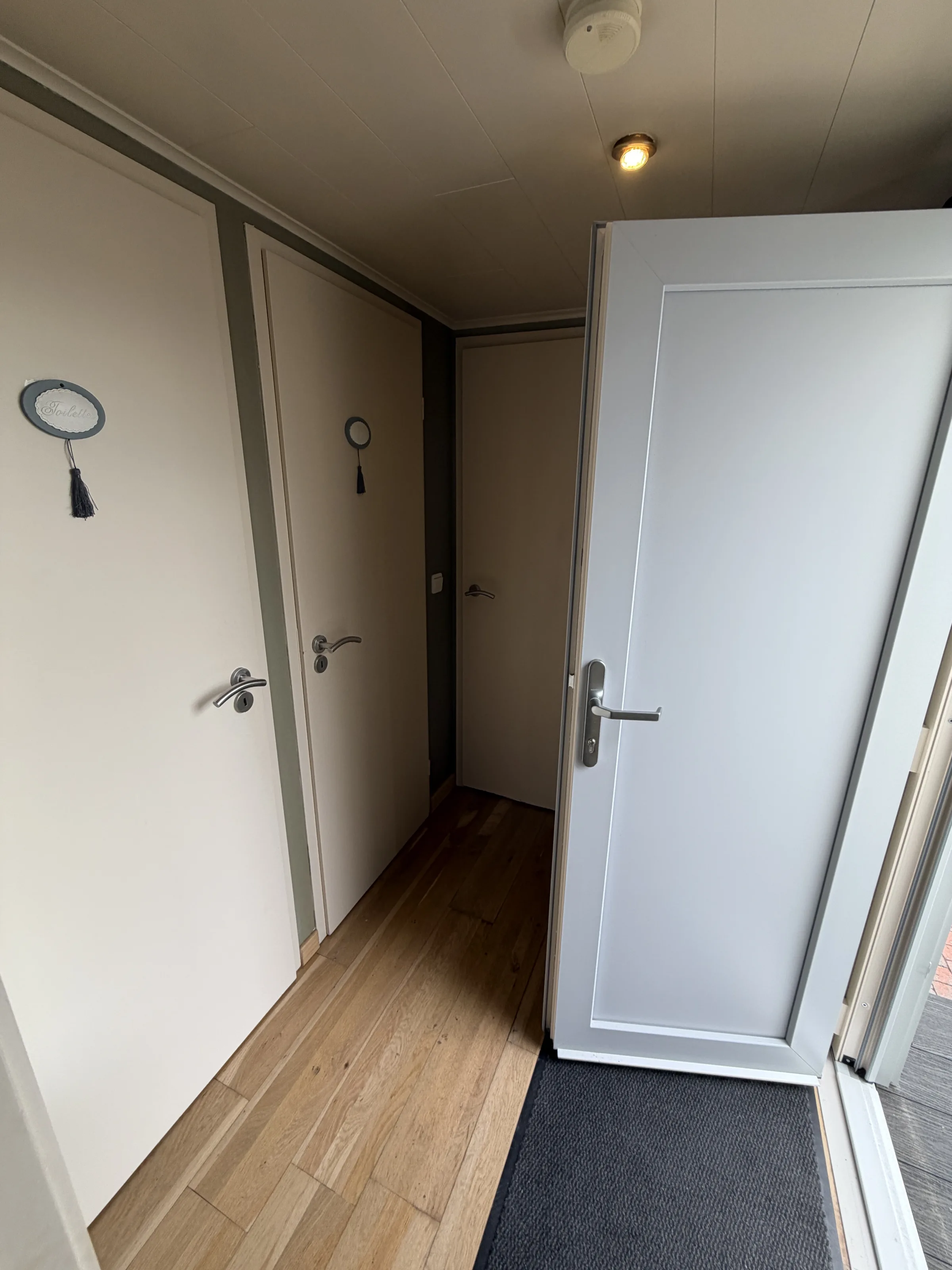 Unieke L-chalet – volledig gerenoveerd en instapklaar.