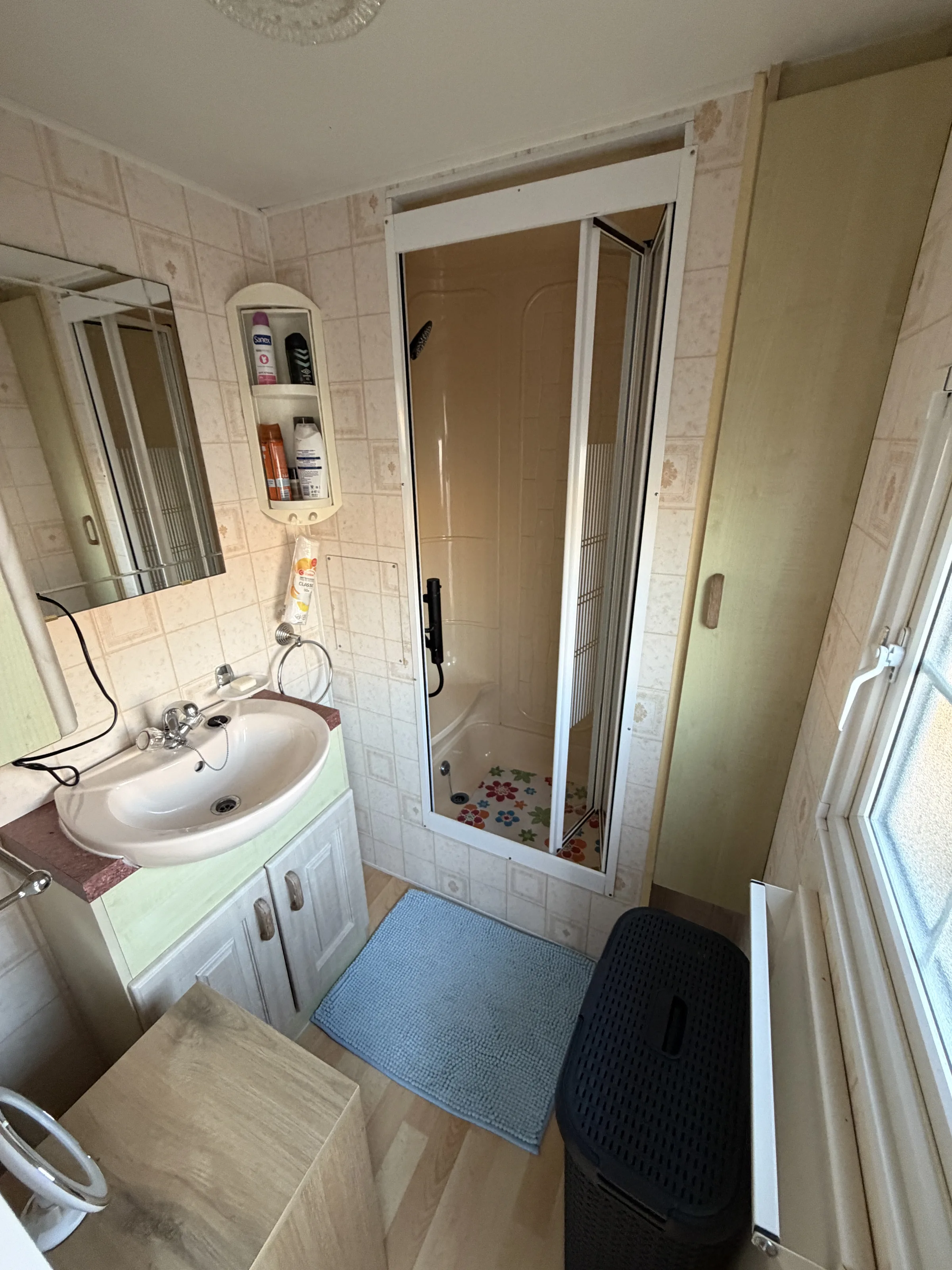 Rodeo Caravan - Instapklare en goed onderhouden sta-caravan 2 slaapkamers